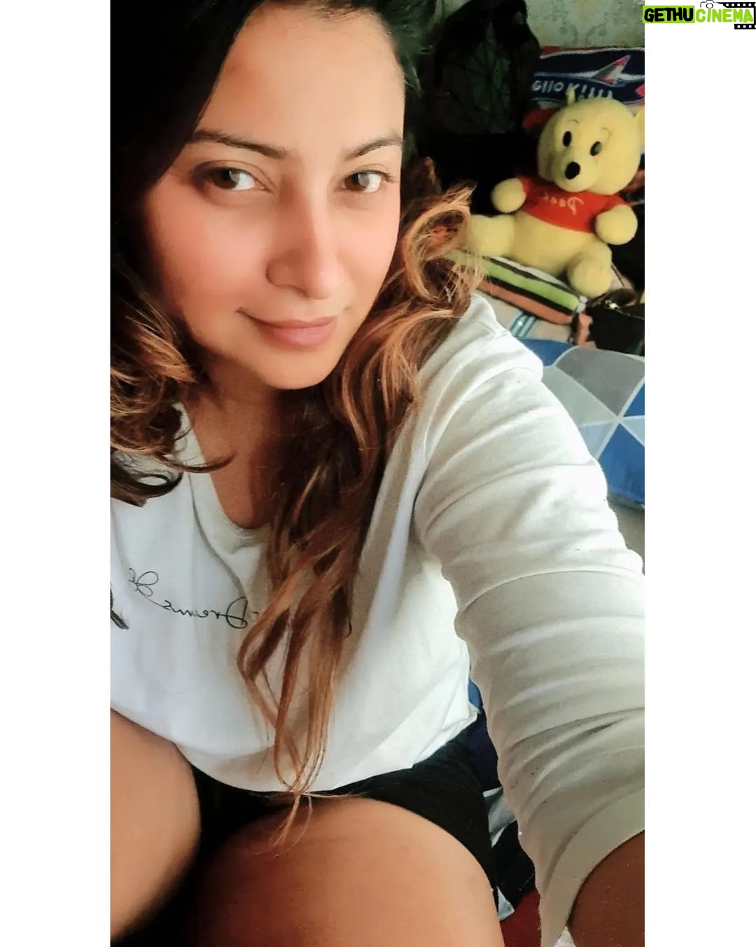 Aleeza Khan Instagram - Happy weekend peoples 💜💜💜 Lokhandwala Complex