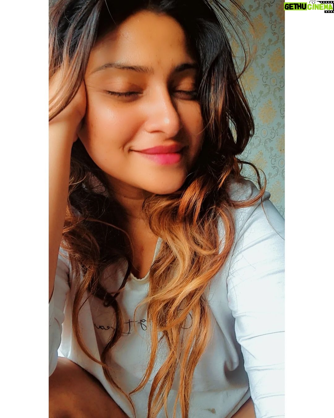 Aleeza Khan Instagram - Happy weekend peoples 💜💜💜 Lokhandwala Complex