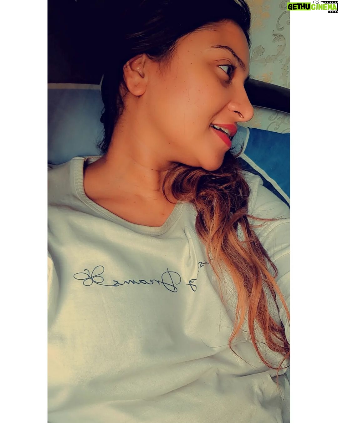 Aleeza Khan Instagram - Happy weekend peoples 💜💜💜 Lokhandwala Complex