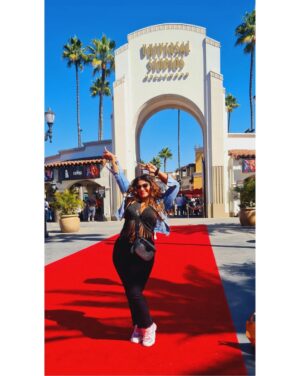 Aleeza Khan Instagram - Hollywood!!!! Where dreams Come true .... 

LOS ANGELOS CALIFORNIA.📍

YES I SAW A DREAM , AND I MADE IT COME TRUE. SINCE CHILDHOOD ALWAYS BEEN A FAN OF HOLLYWOOD MOVIES AND TV SHOWS. FROM BEING AS OLD 5YRS OLD TILL DATE. WHO SAYS DREAMS DONT COME TRUE... IF YOU HAVE THE COURAGE TO DREAM BIG AND MANIFEST IT EACH  DAY AND NIGHT. IT TAKES QUITE A LONG PROCEDURE .. BUT IT DOES COME TRUE
AGE NO LIMITS!!!

TOTALLY BLESSED !! SPEECHLESS 
OUT OF WORDS .!!! SUPER EXCITED FOR THE @unistudios .WHAT A WONDERFUL DAY OUT AT THE STUDIOS. WORTH EVERY PENNY. 

TIMINGS 9AM TO 6PM 

ITS A HUGE PROPETY TAKES UR ENTIRE DAY !!!!
STARTS FROM 100$ goes upto 170$ ( FOR GENERAL ENTRY)
AND 200$ to 250 ( EXPRESS PASS SINGLE ENTRY TO UNLIMITED PASS) 

#TIP: EITHER START EARLY / OR IF U DONT WANNA WASTE TIME IN WAITING TAKE TYE EXPRESS PASS. 

#TIP:  STARTS AT 9AM , ITS A HUGE PLACE, TO EXPERIENCE EVERYTHING AND NOT MISS OUT ON ANYTHING START UR DAY EARLY ..EARLY AS 7AM FINISH UR BREAKFAST AND GET READY AND LEAVE BY 8AM. TO BE THERE SHARP BY 9AM. 

FOOD WATER BOTTLES CAN BE TAKEN INSIDE, INCASE IF YOU WANNA SAVE UR EXTRA BUCKS AND TIME, CARRY UR OWN FOOD. OTHERWISE, FOOD, RESTAURANTS, COFFE SHOPS,UR  FAVOURITE STARBUCKS TOO... EVERYTHING IS AVAILABLE INSIDE.SHOPPING FROM UR FAVOURITE MOVIE STORES US ALSO AVAILBLE. 

ABSOLUTELY 💯 💯 💯 

MEET ALL UR FAVOURITE CHILDHOOD  CHARACTERS, FAVOURIYE MOVIE SETS , RIDE EXPERIENCE, THEME PARKS, ETC.

EVERYTHING AT ITS BEST!!!
FROM TRANSFORMERS TO HARRY POTTER,FROM THE MUMMY TO JURASSIC WORLD , TO NINTENDO WORLD, SUPET MARIO BROS, NINJA TURTLE .
FROM HOGWARTS TO SIMPSONS, SCOOBY DOO ,TO KRUSTYLAND, 
EVERTHING WAS JUST SO PERFECT !!!

MEETING MY FAVOURITE TRANSFORMERS SHAKING HANDS TO DANCING WOTH THEM , MADE MY DAY 🤩🤩🤩

#universalstudios #themepark #hollywood #losangeles #california #transformers #themummy #Harrypotter #hogwarts  #Hogwartsexpresss #nintendo #supermario #mario #scoobydoo #simpsons #jurassicpark #jurassicworld #krustyland #ninja #ninjaturtles #lifeofpets #lifeofadventure
