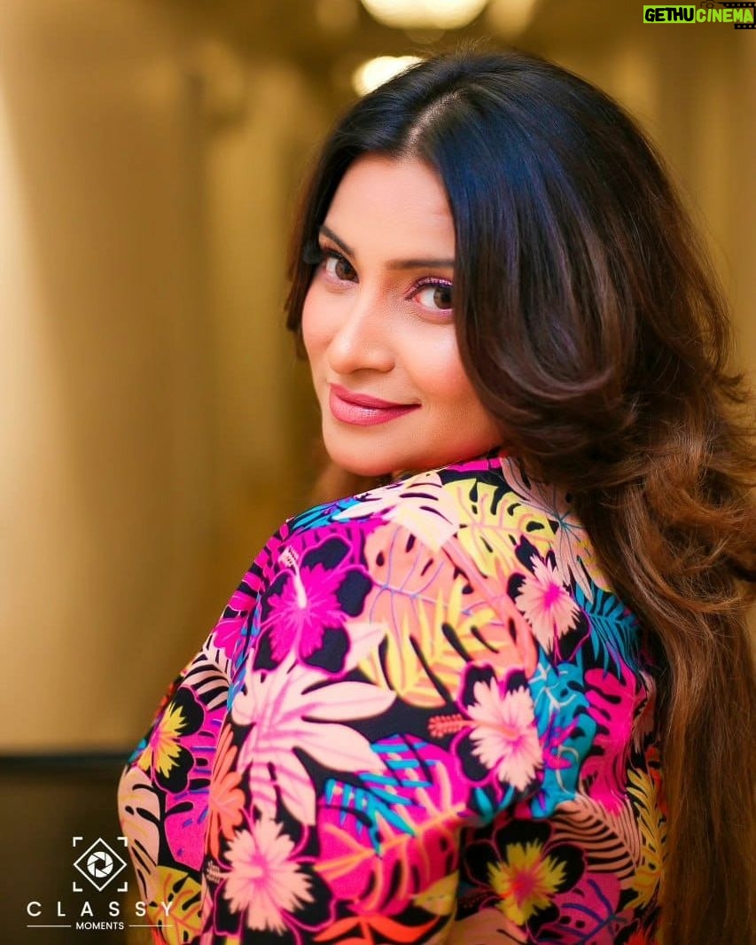 Aleeza Khan Instagram - A Beautiful Shoot in Sri Lanka Colombo At ballys event " Ballys celebrity special gaming Night " @ballyscasinocolombo @thekingsbury @helloclassymoments ๐ธ๐ธ๐ธ #photography #photooftheday #love #instagood #instagram #photo #nature #picoftheday #like #photographer #beautiful #follow #art #fashion #travel #bhfyp #photoshoot #likeforlikes #instadaily #naturephotography #model #me #smile #style #instalike #happy #likes #myself #followme #followforfollowback Colombo, Sri Lanka