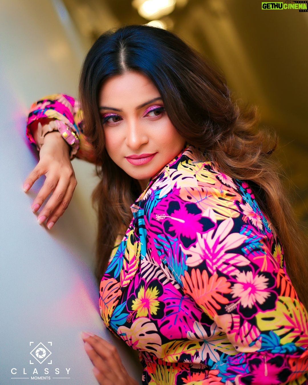 Aleeza Khan Instagram - A Beautiful Shoot in Sri Lanka Colombo At ballys event " Ballys celebrity special gaming Night " @ballyscasinocolombo @thekingsbury @helloclassymoments ๐ธ๐ธ๐ธ #photography #photooftheday #love #instagood #instagram #photo #nature #picoftheday #like #photographer #beautiful #follow #art #fashion #travel #bhfyp #photoshoot #likeforlikes #instadaily #naturephotography #model #me #smile #style #instalike #happy #likes #myself #followme #followforfollowback Colombo, Sri Lanka