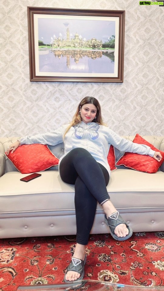 Aleeza Khan Instagram - The resort's commitment to wellness was evident in its fully-equipped gym, allowing me to maintain my fitness routine even while on vacation. The variety of options in the banquet halls and conference hall impressed me, making it an ideal destination for both personal and professional events. 💪🏋️♀️🎉💼 The lounge and café area provided the perfect setting to unwind and indulge in a cup of coffee or a delicious snack. The serene Jain Mandir within the premises offered a peaceful sanctuary for moments of reflection and spirituality. ☕🛋️🙏🕌 The grand lobby exuded elegance and warmth, setting the tone for a memorable stay. The resort's huge parking space and electric car charging points ensured convenience and peace of mind for guests arriving by car. 🌟🏨🅿️⚡🚗 To truly pamper myself, I indulged in the spa, where skilled therapists provided rejuvenating treatments and therapies. The kids' outdoor area was a delight for the little ones, allowing them to have endless fun and create unforgettable memories. 💆♀️🌸🧒🌳🎈 The Fern Sardar Sarovar Resort exceeded my expectations in every way. It is a sanctuary of luxury, comfort, and serenity, offering a perfect blend of amenities for a truly unforgettable experience. I highly recommend this resort to anyone seeking a memorable getaway. ✨🌿🌈 . . . #thefern #hotelindia #travelblogger #kevadiya #gujarattourism
