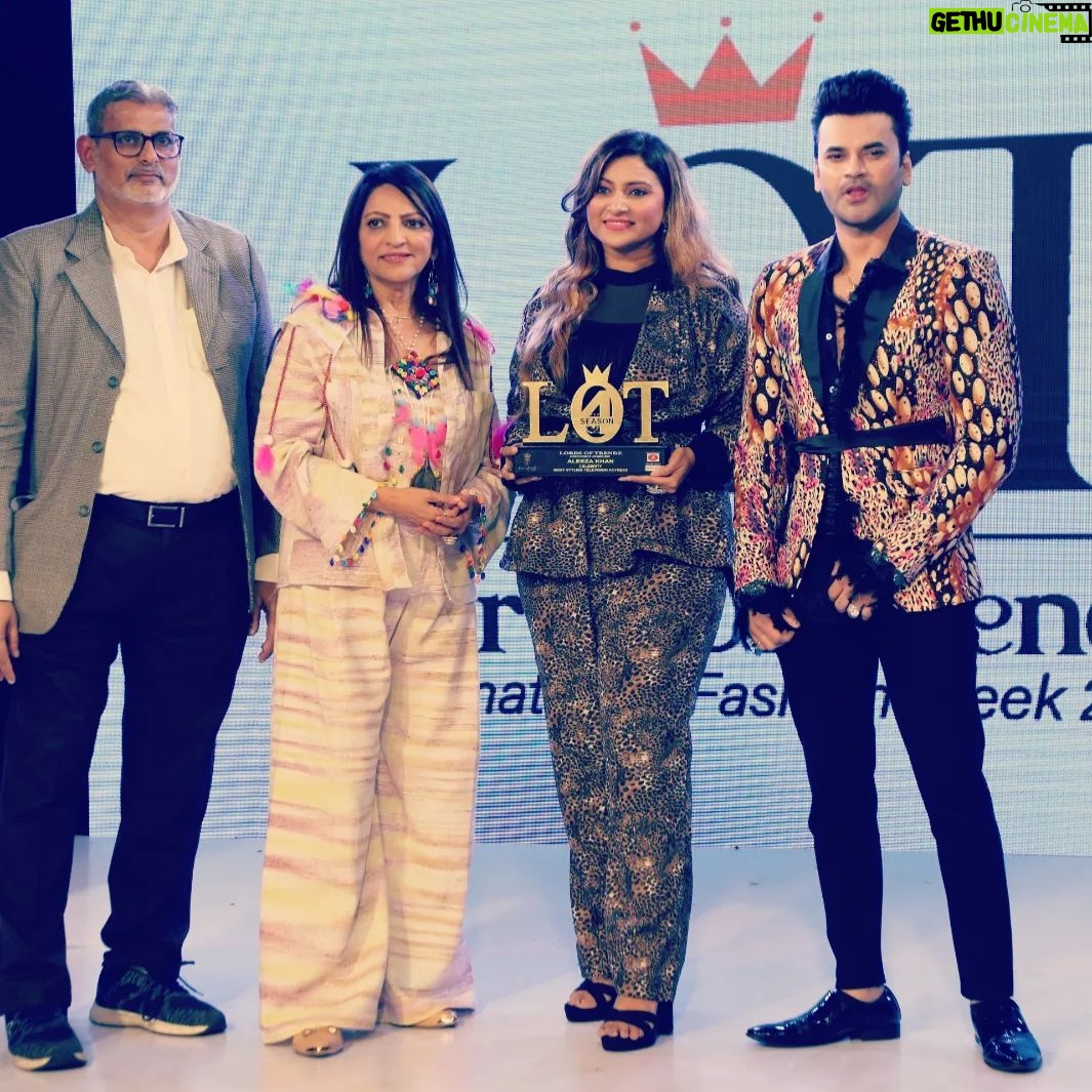Aleeza Khan Instagram - Lord of trends official @trishul_the_divine @lordoftrendzofficial @shobhhitsloshes_official @shubh.malhotra #lordsoftrendzofficial #trishuldivine #awards #awardsnight #fashionshow #rampwalk #event #management #actress #model #Influencer #celebrity #iamaleezakhan #aleezakhan