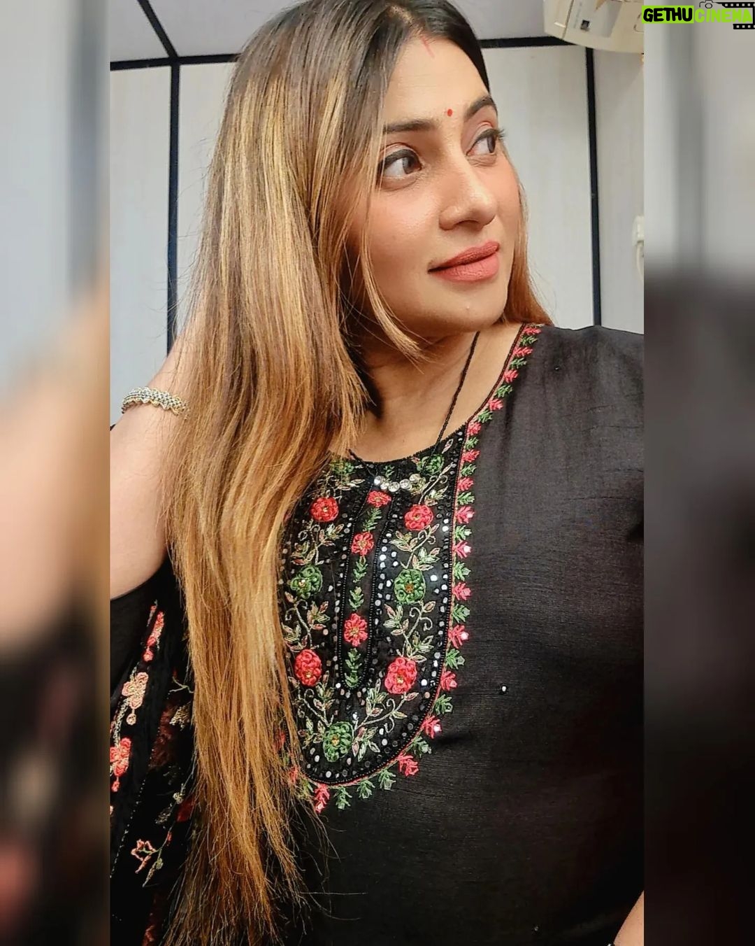 Aleeza Khan Instagram - ππ βDo not feel lonely, the entire universe is inside you. Stop acting so small. You are the universe in ecstatic motion. Set your life on fire.βππ #selflove #selfcare #love #loveyourself #motivation #positivevibes #happiness #inspiration #life #quotes #instagood #believe #lifestyle #mindset #instagram #happy #positivity #success #motivationalquotes #goals #bhfyp #yourself #mentalhealth #like #inspirationalquotes #follow #fitness #quoteoftheday #healing #beauty Cine Classic Studio