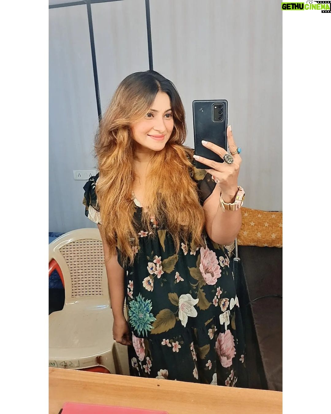 Aleeza Khan Instagram - ππ "When you have a dream, you've got to grab it and never let go." ππ #selflove #selfcare #love #loveyourself #motivation #positivevibes #happiness #inspiration #life #quotes #instagood #believe #lifestyle #mindset #instagram #happy #positivity #success #motivationalquotes #goals #bhfyp #yourself #mentalhealth #like #inspirationalquotes #follow #fitness #quoteoftheday #healing #beauty Classic Studio Mira Road