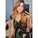Aleeza Khan Instagram - 💜💜 "When you have a dream, you've got to grab it and never let go." 💜💜 #selflove #selfcare #love #loveyourself #motivation #positivevibes #happiness #inspiration #life #quotes #instagood #believe #lifestyle #mindset #instagram #happy #positivity #success #motivationalquotes #goals #bhfyp #yourself #mentalhealth #like #inspirationalquotes #follow #fitness #quoteoftheday #healing #beauty Classic Studio Mira Road