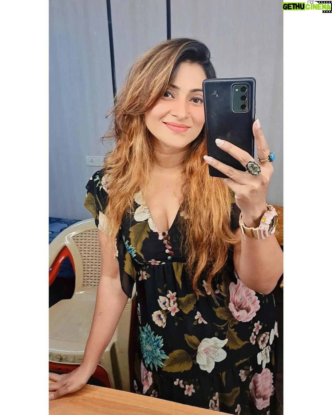 Aleeza Khan Instagram - ππ "When you have a dream, you've got to grab it and never let go." ππ #selflove #selfcare #love #loveyourself #motivation #positivevibes #happiness #inspiration #life #quotes #instagood #believe #lifestyle #mindset #instagram #happy #positivity #success #motivationalquotes #goals #bhfyp #yourself #mentalhealth #like #inspirationalquotes #follow #fitness #quoteoftheday #healing #beauty Classic Studio Mira Road