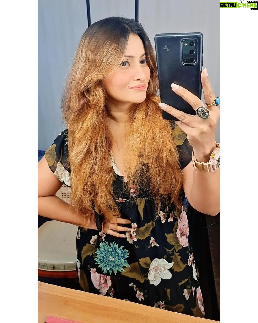 Aleeza Khan Instagram - ππ "When you have a dream, you've got to grab it and never let go." ππ #selflove #selfcare #love #loveyourself #motivation #positivevibes #happiness #inspiration #life #quotes #instagood #believe #lifestyle #mindset #instagram #happy #positivity #success #motivationalquotes #goals #bhfyp #yourself #mentalhealth #like #inspirationalquotes #follow #fitness #quoteoftheday #healing #beauty Classic Studio Mira Road