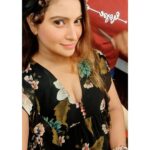 Aleeza Khan Instagram - 💜💜 "When you have a dream, you've got to grab it and never let go." 💜💜 #selflove #selfcare #love #loveyourself #motivation #positivevibes #happiness #inspiration #life #quotes #instagood #believe #lifestyle #mindset #instagram #happy #positivity #success #motivationalquotes #goals #bhfyp #yourself #mentalhealth #like #inspirationalquotes #follow #fitness #quoteoftheday #healing #beauty Classic Studio Mira Road