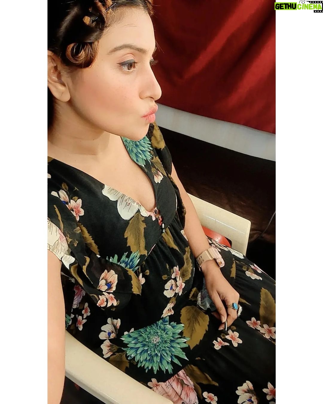 Aleeza Khan Instagram - ππ "When you have a dream, you've got to grab it and never let go." ππ #selflove #selfcare #love #loveyourself #motivation #positivevibes #happiness #inspiration #life #quotes #instagood #believe #lifestyle #mindset #instagram #happy #positivity #success #motivationalquotes #goals #bhfyp #yourself #mentalhealth #like #inspirationalquotes #follow #fitness #quoteoftheday #healing #beauty Classic Studio Mira Road