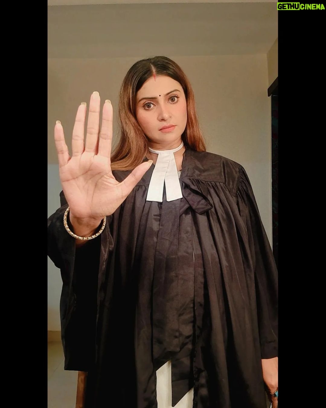 Aleeza Khan Instagram - ♥️♥️ Glad to Join the cast of Radha Mohan on Zeetv As Devika .LSD Production ♥️♥️ Character : Devika sahai Show : Radha mohan Channel : Zee tv #workmode #tvshow #radhamohan #devika #lawyer #zeetv #zee5 #iamaleezakhan #shabbirahluwalia #lsdproductions