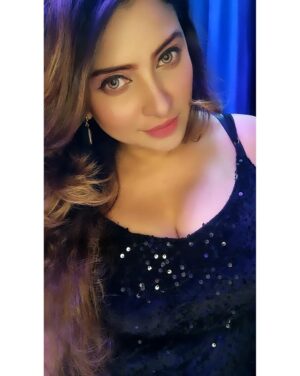 Aleeza Khan Instagram - ♥️♥️ Do today's duty, fight today's temptation; do not weaken and distract yourself by looking forward to things you cannot see, and could not understand if you saw them. ♥️♥️

#loveyourself #business #quoteoftheday #positivity #fitfam #motivational #sport #photooftheday #photography #healthylifestyle #healthy #quote #gymlife #yourself #instadaily #art #muscle #inspire #selfcare #fashion #smile #weightloss #gymmotivation #beautiful #exercise #nature #personaltrainer #strong #picoftheday #lifequotes