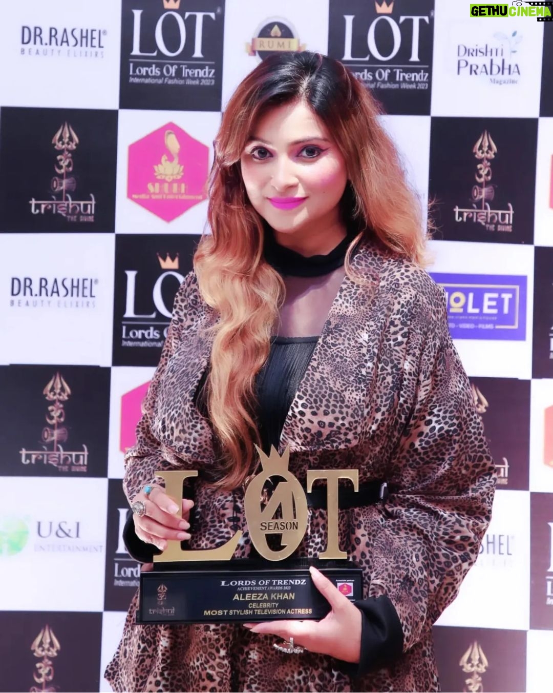 Aleeza Khan Instagram - ♥️♥️ Big thankyou Lords of the trendz for the honour of Most stylish television actress 2023. ♥️♥️Lovely Event, great show , great team. Cheers to Season 4. @trishul_the_divine @lordoftrendzofficial @shobhhitsloshes_official @ssongerwala #show #Event #awards how #awardsnight #fashionshow #goodtimes #happy #totally #blessed #lordsoftrendzofficial Galaxy Banquet
