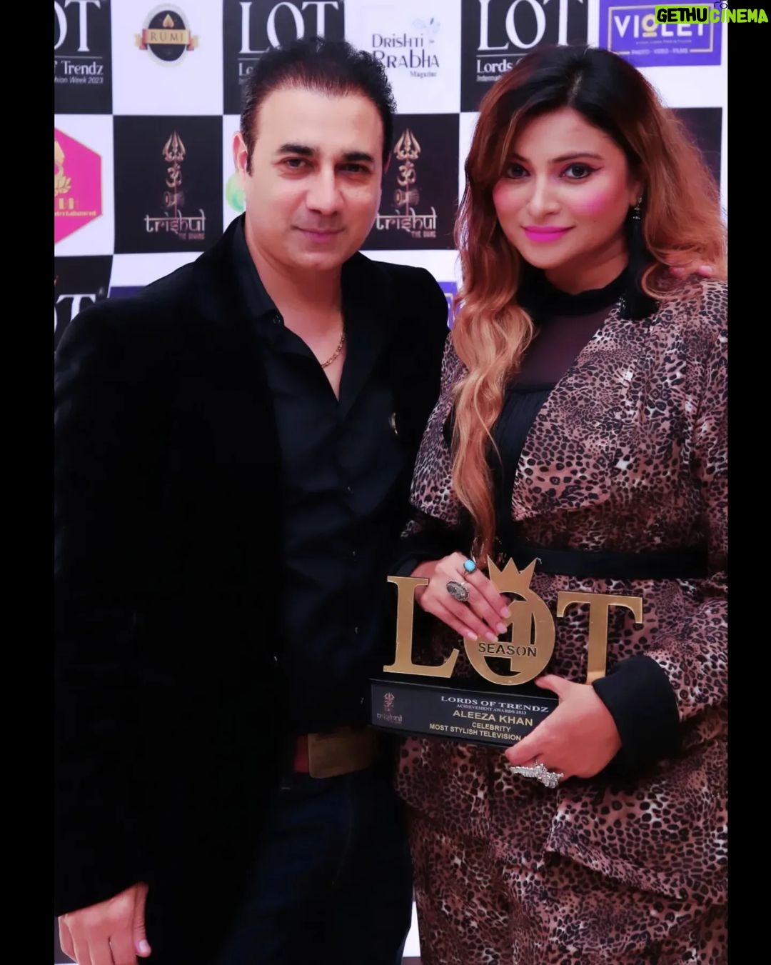 Aleeza Khan Instagram - ♥️♥️ Big thankyou Lords of the trendz for the honour of Most stylish television actress 2023. ♥️♥️Lovely Event, great show , great team. Cheers to Season 4. @trishul_the_divine @lordoftrendzofficial @shobhhitsloshes_official @ssongerwala #show #Event #awards how #awardsnight #fashionshow #goodtimes #happy #totally #blessed #lordsoftrendzofficial Galaxy Banquet