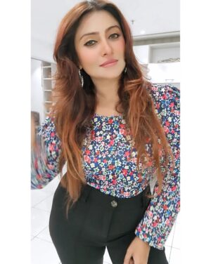 Aleeza Khan Instagram - ♥️♥️♥️ "Happiness often sneaks in through a door you didn't know you left open."♥️♥️♥️

#happiness #love #happy #life #motivation #instagood #selflove #inspiration #positivevibes #quotes #instagram #lifestyle #believe #loveyourself #smile #success #mindset #like #positivity #goals #bhfyp #motivationalquotes #follow #yourself #photography #photooftheday #beautiful #inspirationalquotes #quoteoftheday #peace