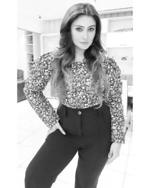 Aleeza Khan Instagram - ♥️♥️♥️ "Happiness often sneaks in through a door you didn't know you left open."♥️♥️♥️

#happiness #love #happy #life #motivation #instagood #selflove #inspiration #positivevibes #quotes #instagram #lifestyle #believe #loveyourself #smile #success #mindset #like #positivity #goals #bhfyp #motivationalquotes #follow #yourself #photography #photooftheday #beautiful #inspirationalquotes #quoteoftheday #peace