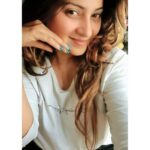 Aleeza Khan Instagram - Happy weekend peoples 💜💜💜 Lokhandwala Complex