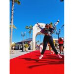 Aleeza Khan Instagram - Hollywood!!!! Where dreams Come true .... LOS ANGELOS CALIFORNIA.📍 YES I SAW A DREAM , AND I MADE IT COME TRUE. SINCE CHILDHOOD ALWAYS BEEN A FAN OF HOLLYWOOD MOVIES AND TV SHOWS. FROM BEING AS OLD 5YRS OLD TILL DATE. WHO SAYS DREAMS DONT COME TRUE... IF YOU HAVE THE COURAGE TO DREAM BIG AND MANIFEST IT EACH DAY AND NIGHT. IT TAKES QUITE A LONG PROCEDURE .. BUT IT DOES COME TRUE AGE NO LIMITS!!! TOTALLY BLESSED !! SPEECHLESS OUT OF WORDS .!!! SUPER EXCITED FOR THE @unistudios .WHAT A WONDERFUL DAY OUT AT THE STUDIOS. WORTH EVERY PENNY. TIMINGS 9AM TO 6PM ITS A HUGE PROPETY TAKES UR ENTIRE DAY !!!! STARTS FROM 100$ goes upto 170$ ( FOR GENERAL ENTRY) AND 200$ to 250 ( EXPRESS PASS SINGLE ENTRY TO UNLIMITED PASS) #TIP: EITHER START EARLY / OR IF U DONT WANNA WASTE TIME IN WAITING TAKE TYE EXPRESS PASS. #TIP: STARTS AT 9AM , ITS A HUGE PLACE, TO EXPERIENCE EVERYTHING AND NOT MISS OUT ON ANYTHING START UR DAY EARLY ..EARLY AS 7AM FINISH UR BREAKFAST AND GET READY AND LEAVE BY 8AM. TO BE THERE SHARP BY 9AM. FOOD WATER BOTTLES CAN BE TAKEN INSIDE, INCASE IF YOU WANNA SAVE UR EXTRA BUCKS AND TIME, CARRY UR OWN FOOD. OTHERWISE, FOOD, RESTAURANTS, COFFE SHOPS,UR FAVOURITE STARBUCKS TOO... EVERYTHING IS AVAILABLE INSIDE.SHOPPING FROM UR FAVOURITE MOVIE STORES US ALSO AVAILBLE. ABSOLUTELY 💯 💯 💯 MEET ALL UR FAVOURITE CHILDHOOD CHARACTERS, FAVOURIYE MOVIE SETS , RIDE EXPERIENCE, THEME PARKS, ETC. EVERYTHING AT ITS BEST!!! FROM TRANSFORMERS TO HARRY POTTER,FROM THE MUMMY TO JURASSIC WORLD , TO NINTENDO WORLD, SUPET MARIO BROS, NINJA TURTLE . FROM HOGWARTS TO SIMPSONS, SCOOBY DOO ,TO KRUSTYLAND, EVERTHING WAS JUST SO PERFECT !!! MEETING MY FAVOURITE TRANSFORMERS SHAKING HANDS TO DANCING WOTH THEM , MADE MY DAY 🤩🤩🤩 #universalstudios #themepark #hollywood #losangeles #california #transformers #themummy #Harrypotter #hogwarts #Hogwartsexpresss #nintendo #supermario #mario #scoobydoo #simpsons #jurassicpark #jurassicworld #krustyland #ninja #ninjaturtles #lifeofpets #lifeofadventure Universal Studios Hollywood
