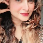 Aleeza Khan Instagram - #ispyarsemeritarafnadekho #reelsinstagram #ReelsVideo #reelkarofeelkaro #reelitfeelit #love #romance #romantic #trendingreels #explorepage #bollywood #songs #iamaleezakhan