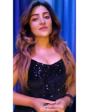 Aleeza Khan Instagram - ♥️♥️ Do today's duty, fight today's temptation; do not weaken and distract yourself by looking forward to things you cannot see, and could not understand if you saw them. ♥️♥️

#loveyourself #business #quoteoftheday #positivity #fitfam #motivational #sport #photooftheday #photography #healthylifestyle #healthy #quote #gymlife #yourself #instadaily #art #muscle #inspire #selfcare #fashion #smile #weightloss #gymmotivation #beautiful #exercise #nature #personaltrainer #strong #picoftheday #lifequotes