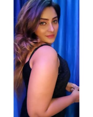 Aleeza Khan Instagram - ♥️♥️ Do today's duty, fight today's temptation; do not weaken and distract yourself by looking forward to things you cannot see, and could not understand if you saw them. ♥️♥️

#loveyourself #business #quoteoftheday #positivity #fitfam #motivational #sport #photooftheday #photography #healthylifestyle #healthy #quote #gymlife #yourself #instadaily #art #muscle #inspire #selfcare #fashion #smile #weightloss #gymmotivation #beautiful #exercise #nature #personaltrainer #strong #picoftheday #lifequotes
