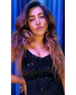 Aleeza Khan Instagram - ♥️♥️ Do today's duty, fight today's temptation; do not weaken and distract yourself by looking forward to things you cannot see, and could not understand if you saw them. ♥️♥️

#loveyourself #business #quoteoftheday #positivity #fitfam #motivational #sport #photooftheday #photography #healthylifestyle #healthy #quote #gymlife #yourself #instadaily #art #muscle #inspire #selfcare #fashion #smile #weightloss #gymmotivation #beautiful #exercise #nature #personaltrainer #strong #picoftheday #lifequotes