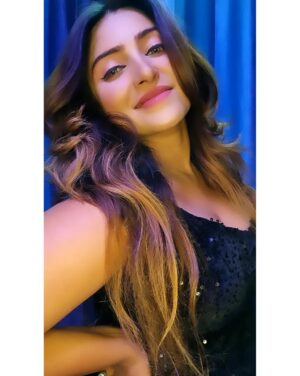 Aleeza Khan Instagram - ♥️♥️ Do today's duty, fight today's temptation; do not weaken and distract yourself by looking forward to things you cannot see, and could not understand if you saw them. ♥️♥️

#loveyourself #business #quoteoftheday #positivity #fitfam #motivational #sport #photooftheday #photography #healthylifestyle #healthy #quote #gymlife #yourself #instadaily #art #muscle #inspire #selfcare #fashion #smile #weightloss #gymmotivation #beautiful #exercise #nature #personaltrainer #strong #picoftheday #lifequotes