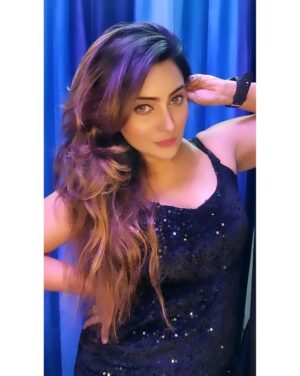 Aleeza Khan Instagram - ♥️♥️ Do today's duty, fight today's temptation; do not weaken and distract yourself by looking forward to things you cannot see, and could not understand if you saw them. ♥️♥️

#loveyourself #business #quoteoftheday #positivity #fitfam #motivational #sport #photooftheday #photography #healthylifestyle #healthy #quote #gymlife #yourself #instadaily #art #muscle #inspire #selfcare #fashion #smile #weightloss #gymmotivation #beautiful #exercise #nature #personaltrainer #strong #picoftheday #lifequotes