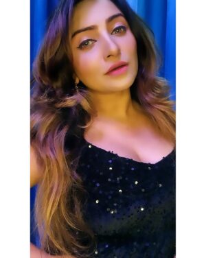 Aleeza Khan Instagram - ♥️♥️ Do today's duty, fight today's temptation; do not weaken and distract yourself by looking forward to things you cannot see, and could not understand if you saw them. ♥️♥️

#loveyourself #business #quoteoftheday #positivity #fitfam #motivational #sport #photooftheday #photography #healthylifestyle #healthy #quote #gymlife #yourself #instadaily #art #muscle #inspire #selfcare #fashion #smile #weightloss #gymmotivation #beautiful #exercise #nature #personaltrainer #strong #picoftheday #lifequotes