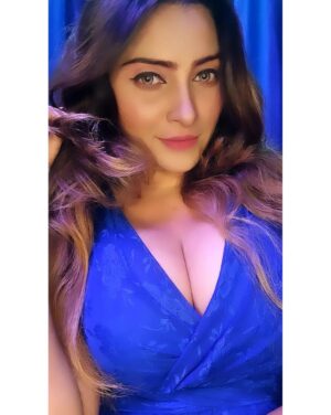 Aleeza Khan Instagram - ♥️♥️ Treat her like you never want to lose her."♥️♥️

#selflove #selfcare #love #loveyourself #motivation #positivevibes #happiness #inspiration #life #quotes #instagood #believe #lifestyle #mindset #instagram #happy #positivity #success #motivationalquotes #goals #bhfyp #yourself #mentalhealth #like #inspirationalquotes #follow #fitness #quoteoftheday #healing #beauty