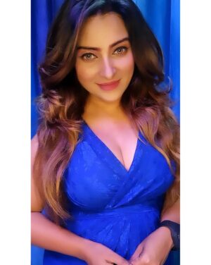 Aleeza Khan Instagram - ♥️♥️ Treat her like you never want to lose her."♥️♥️

#selflove #selfcare #love #loveyourself #motivation #positivevibes #happiness #inspiration #life #quotes #instagood #believe #lifestyle #mindset #instagram #happy #positivity #success #motivationalquotes #goals #bhfyp #yourself #mentalhealth #like #inspirationalquotes #follow #fitness #quoteoftheday #healing #beauty