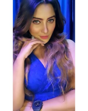 Aleeza Khan Instagram - ♥️♥️ Treat her like you never want to lose her."♥️♥️

#selflove #selfcare #love #loveyourself #motivation #positivevibes #happiness #inspiration #life #quotes #instagood #believe #lifestyle #mindset #instagram #happy #positivity #success #motivationalquotes #goals #bhfyp #yourself #mentalhealth #like #inspirationalquotes #follow #fitness #quoteoftheday #healing #beauty