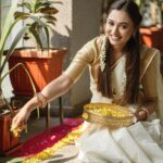 Alisha Prajapati Instagram - Wearing a South Indian saree is like a crash course in 'How to Slay with Elegance 101.' Consider yourself enrolled! 🤍✨