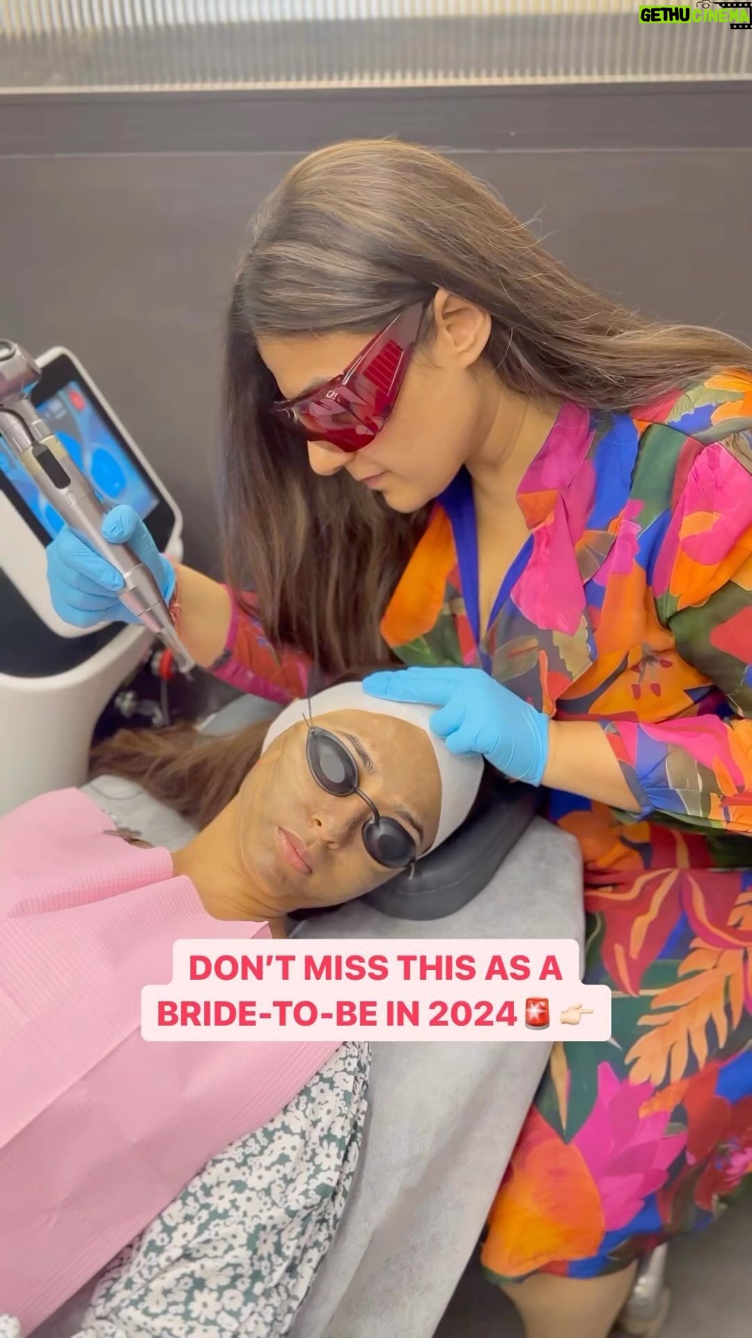 Alisha Prajapati - 454 Likes - SEND this to a bride-to-be who needs a medifacial before her wedding♥️✨
@alishaprajapati went for a customised Q-switch facial for her concerns & to have a glowy face throughout the wedding season!💅