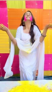 Amandeep Sidhu Instagram - Wishing you all a very very happy and safe HOLI🫶 . . . . . #amandeepsidhu #happyholi #toodles