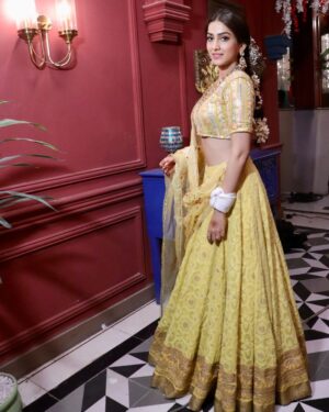 Amandeep Sidhu Instagram - Shaadi me milte h aaj 🙏
sirf @starplus pe CHASHNI 11pm baje🙏
.
.
.
Styling : @anusoru @nidhikurda 
.
.
#amandeepsidhu #chashni #chandni #starplus #toodles