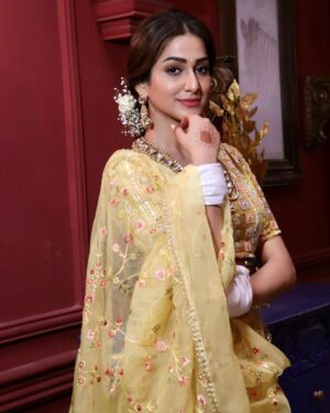 Amandeep Sidhu Instagram - Shaadi me milte h aaj 🙏
sirf @starplus pe CHASHNI 11pm baje🙏
.
.
.
Styling : @anusoru @nidhikurda 
.
.
#amandeepsidhu #chashni #chandni #starplus #toodles