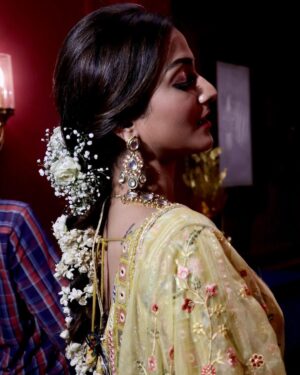 Amandeep Sidhu Instagram - Shaadi me milte h aaj 🙏
sirf @starplus pe CHASHNI 11pm baje🙏
.
.
.
Styling : @anusoru @nidhikurda 
.
.
#amandeepsidhu #chashni #chandni #starplus #toodles
