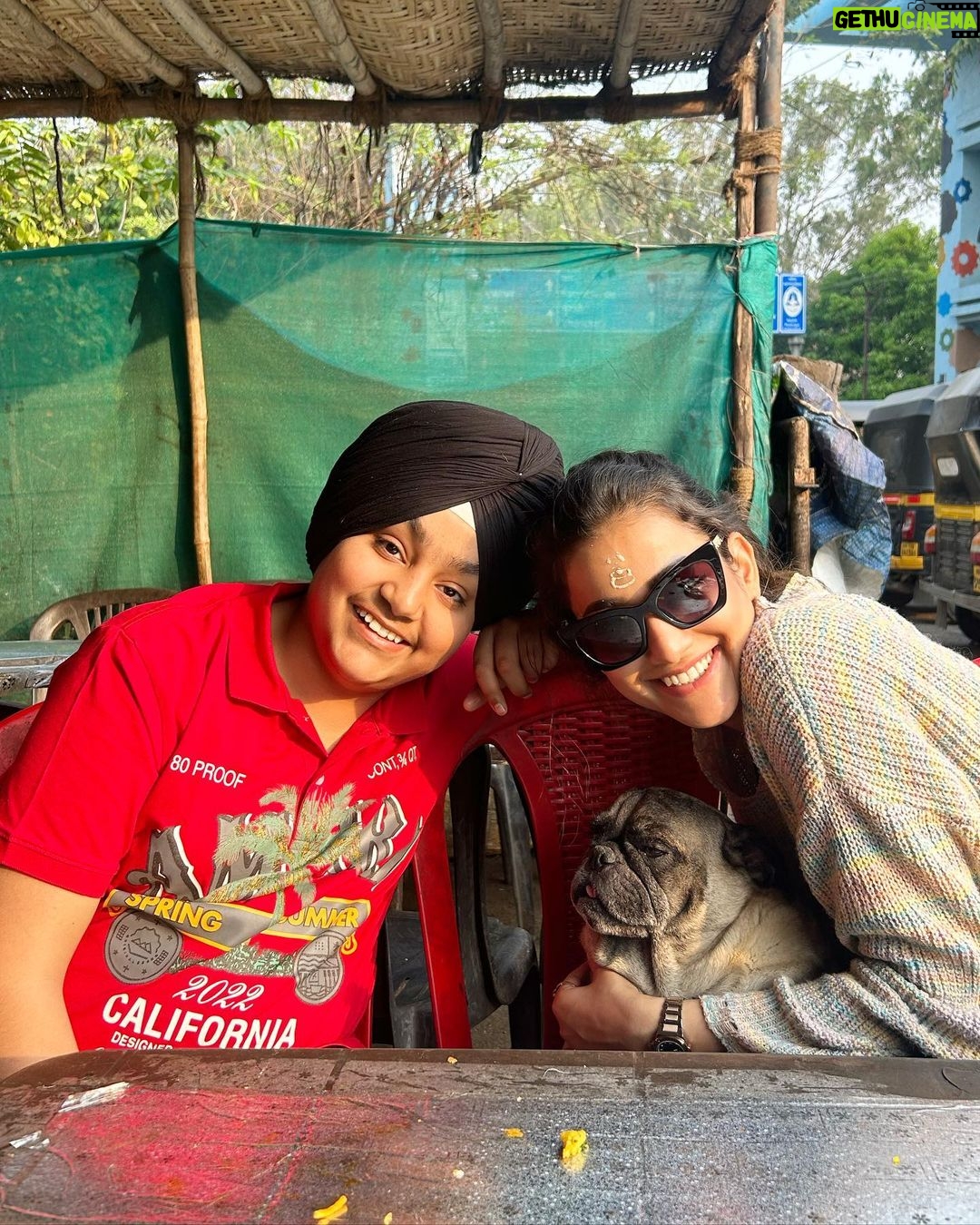 Amandeep Sidhu Instagram - So I’ve had the best 2 days of my life. 1. I and mom did darshan after standing in queue for 3 hrs . 2. Muffin in his usual behaviour. 3.I and ishav going for morning darshan at 5 . 4. We did the beautiful darshan ofcourse I cried 🙈 5. Nothing just adoring myself🙈 6. Exploring like a tourist😂 7. We had the best misalpav and wadapav in Nashik. 8. Nothing much just in his usual behaviour told you😂 . . . #amandeepsidhu #familytime #trimbakeshwar #toodles