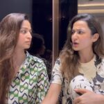 Amandeep Sidhu Instagram - When you discuss your lovelife with your sister! But she’s only interested in clothes🤕🤕 . . . . . . . #amandeepsidhu #siblings #reels #funnyvideos #reelsinstagram #toodles