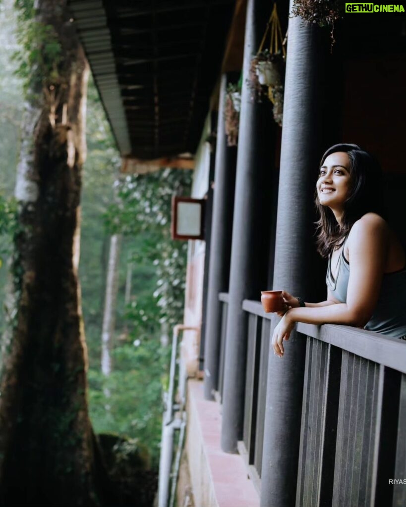 Amika Shail Instagram - Nature is a therapist ever 🌿🍀🌸.. KEARALA 💕 . . Travel partner @teamtrippova Accommodation by @spinoratravelco . . Wayanad,Kerala