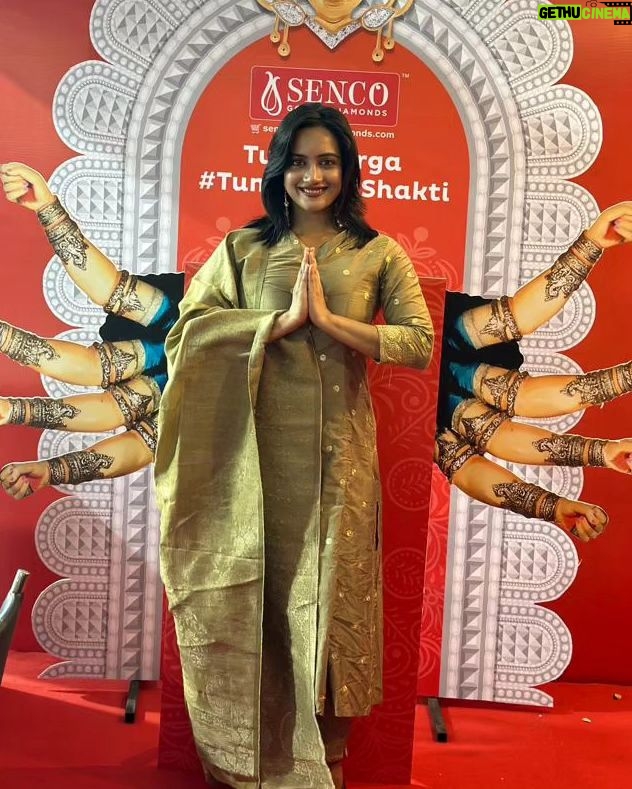 Amika Shail Instagram - Sabko maha Nabami ki shubhkamnaye ❤️ #durgapuja . . . #AmikaShail #nabami #pujo #festiveseason #bengali #durga
