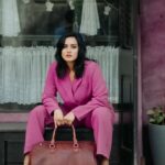 Amika Shail Instagram – Say yes to new adventures with @silverstreetlondon.in 💓
Get 10% discount on my code ‘ AMIKASHAIL’
.
.
Click @frames_by_harshit
.
#AmikaShail #silverstreetlondon #bag #travel #dufflebag