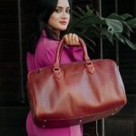 Amika Shail Instagram – Say yes to new adventures with @silverstreetlondon.in 💓
Get 10% discount on my code ‘ AMIKASHAIL’
.
.
Click @frames_by_harshit
.
#AmikaShail #silverstreetlondon #bag #travel #dufflebag