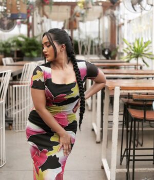 Amika Shail Instagram - When life gives you curves, Flaunt them 🍑🌸
.
.
.
📍@truetrammtrunk
👗@nmore_mumbai
💄@dglam_by_dipz
📸 @portraitsbymayur
.
.

#AmikaShail #ootd #candid #instagram #instadaily