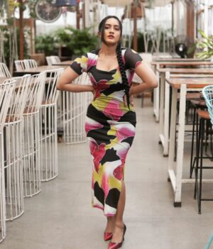 Amika Shail Instagram - When life gives you curves, Flaunt them 🍑🌸
.
.
.
📍@truetrammtrunk
👗@nmore_mumbai
💄@dglam_by_dipz
📸 @portraitsbymayur
.
.

#AmikaShail #ootd #candid #instagram #instadaily