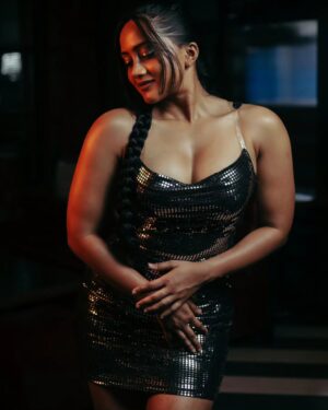 Amika Shail Instagram - Attempt the Impossible 💎
.
.
.
📍@truetrammtrunk 
Outfit 👗@nmore_mumbai
💄 @dglam_by_dipz 
📸 @portraitsbymayur
.
.
#Amikashail
#instadaily #portrait #glam