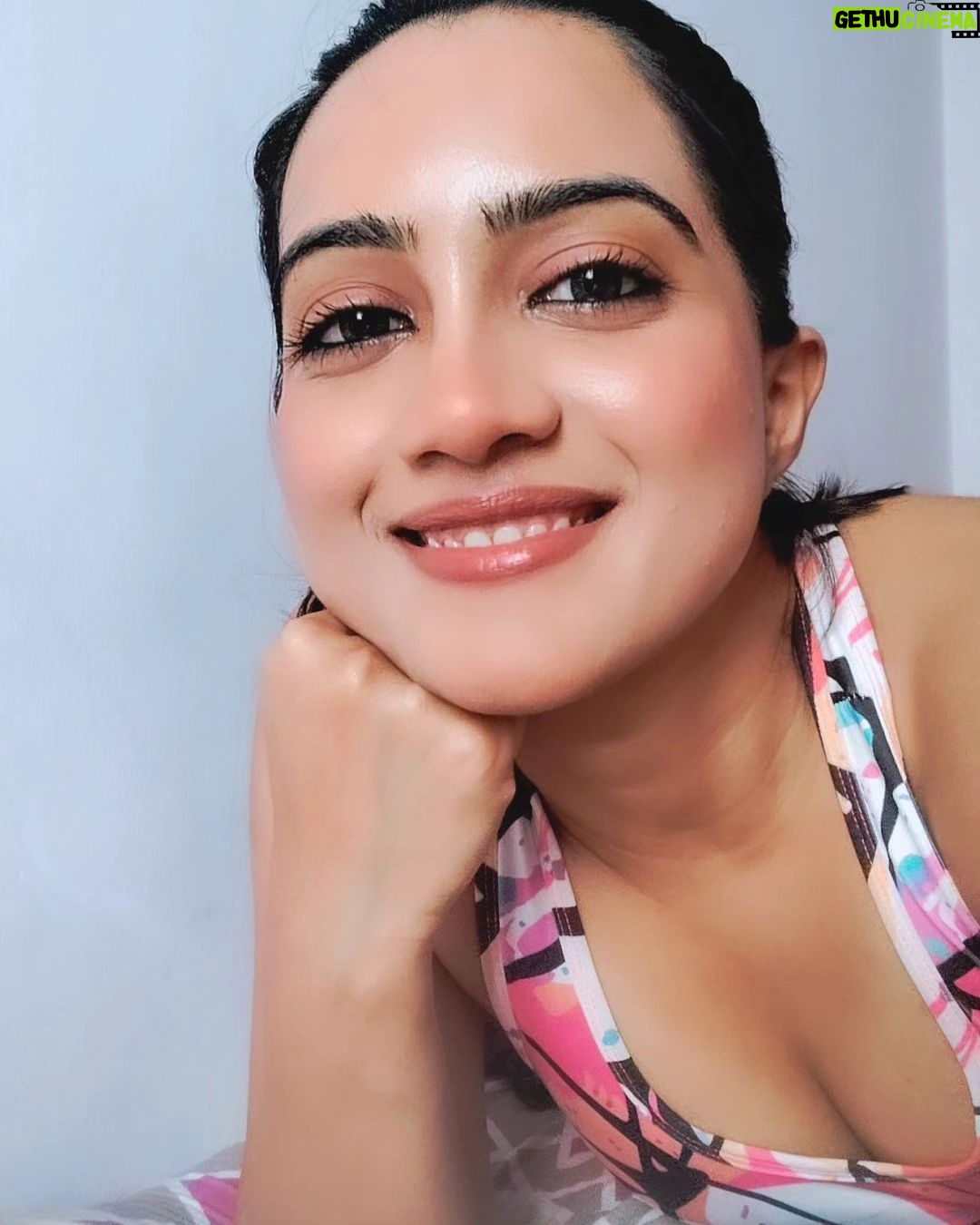 Amika Shail Instagram - Candid 🌸 . . #AmikaShail #instagram