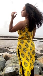 Amika Shail Instagram - My kinda Sunday 🍃🌸💛 . . . #AmikaShail #reelkarofeelkaro #explore #reels #sunday